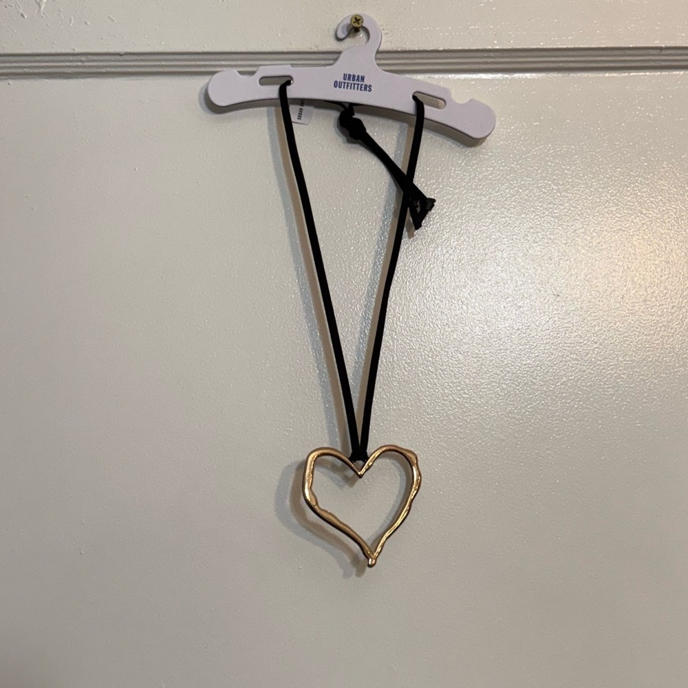 NWT Urban Outfitters Silence + Noise Gold Distorted Heart Choker Necklace - Picture 2 of 4
